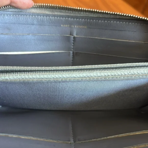 CHANEL QUILTED ZIPPY WALLET FOR IPHONE PLUS - Picture 13 of 15